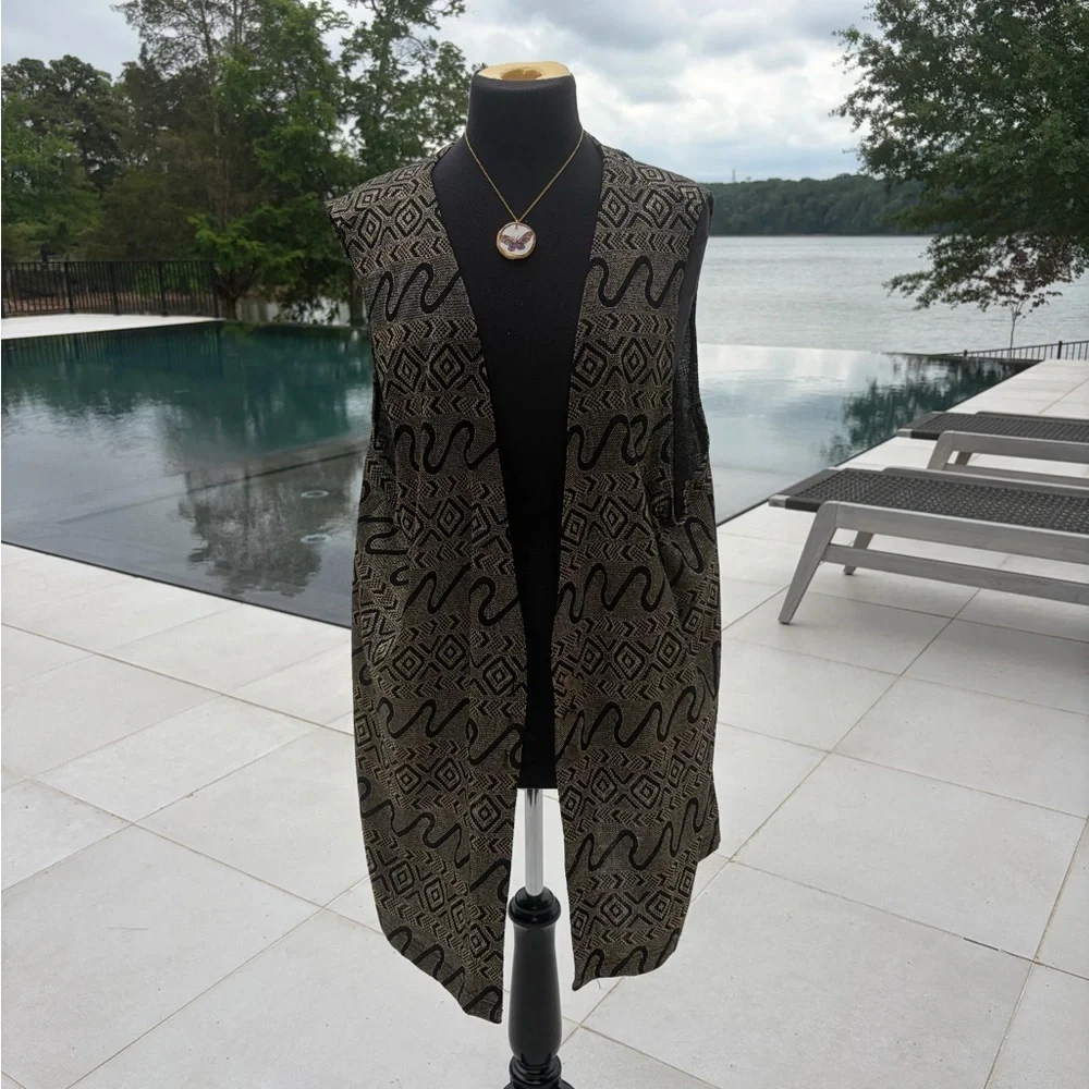 Patterned Black and Gold Sleeveless Vest